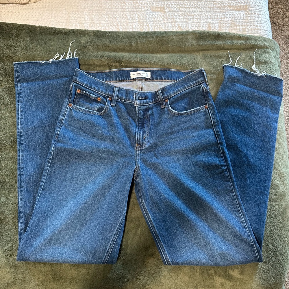 abercrombie mid rise 90’s straight